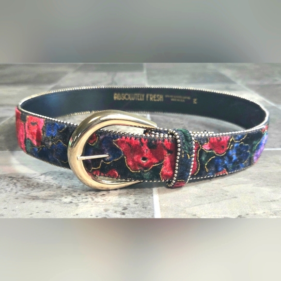 VINTAGE ABSOLUTELY FRESH FLORAL VELVET BELT. - Picture 3 of 4